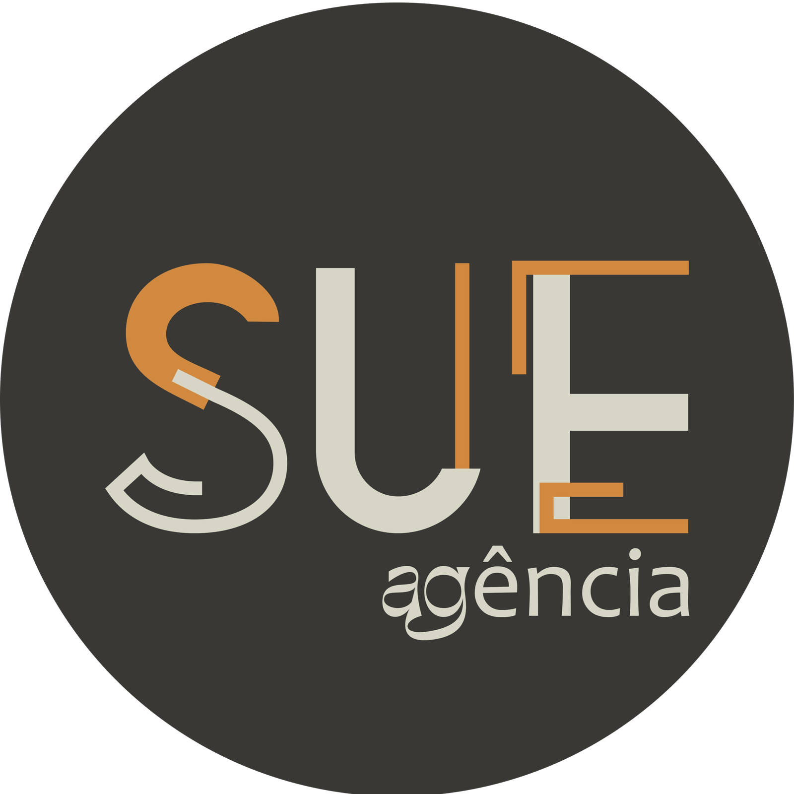 Logotipo circular da Agência Sue em tons de marrom, bege e laranja, com design tipográfico moderno e minimalista, representando a marca de fotografia e marketing de Paula Ratsue Siguematsu.